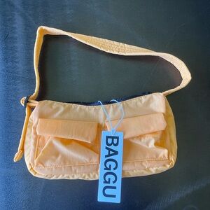 Peach baggu